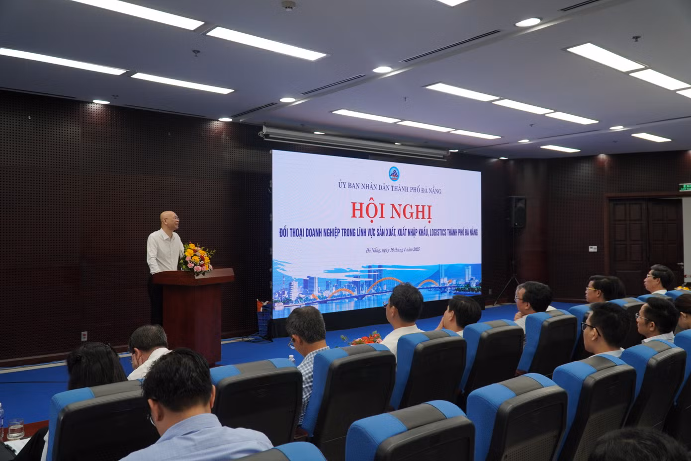 Ông Trần Thanh Hải - Phó Cục trưởng Cục Xuất nhập khẩu - chia sẻ về Khu thương mại tự do Đà Nẵng tại hội nghị. Ảnh: Thanh Hiền.