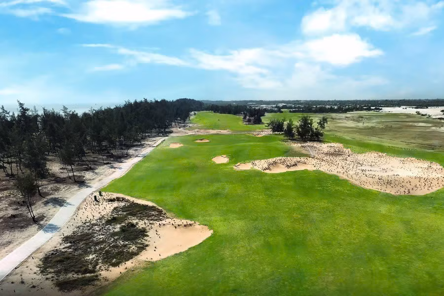 Sân gôn Golden Sands Golf Resort.