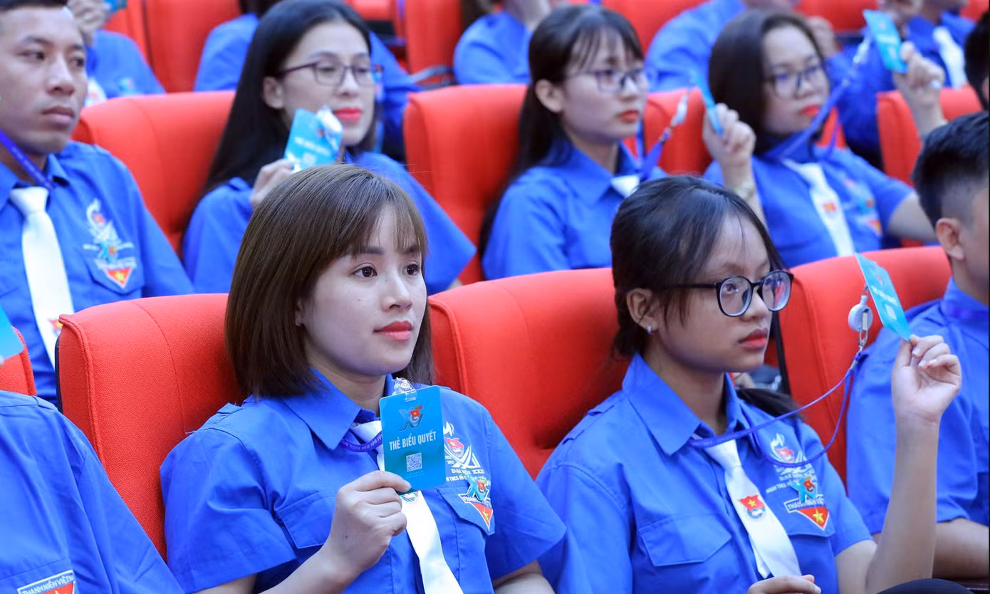 Đại biểu biểu quyết thông qua chương trình Đại hội. Ảnh: Trọng Tài