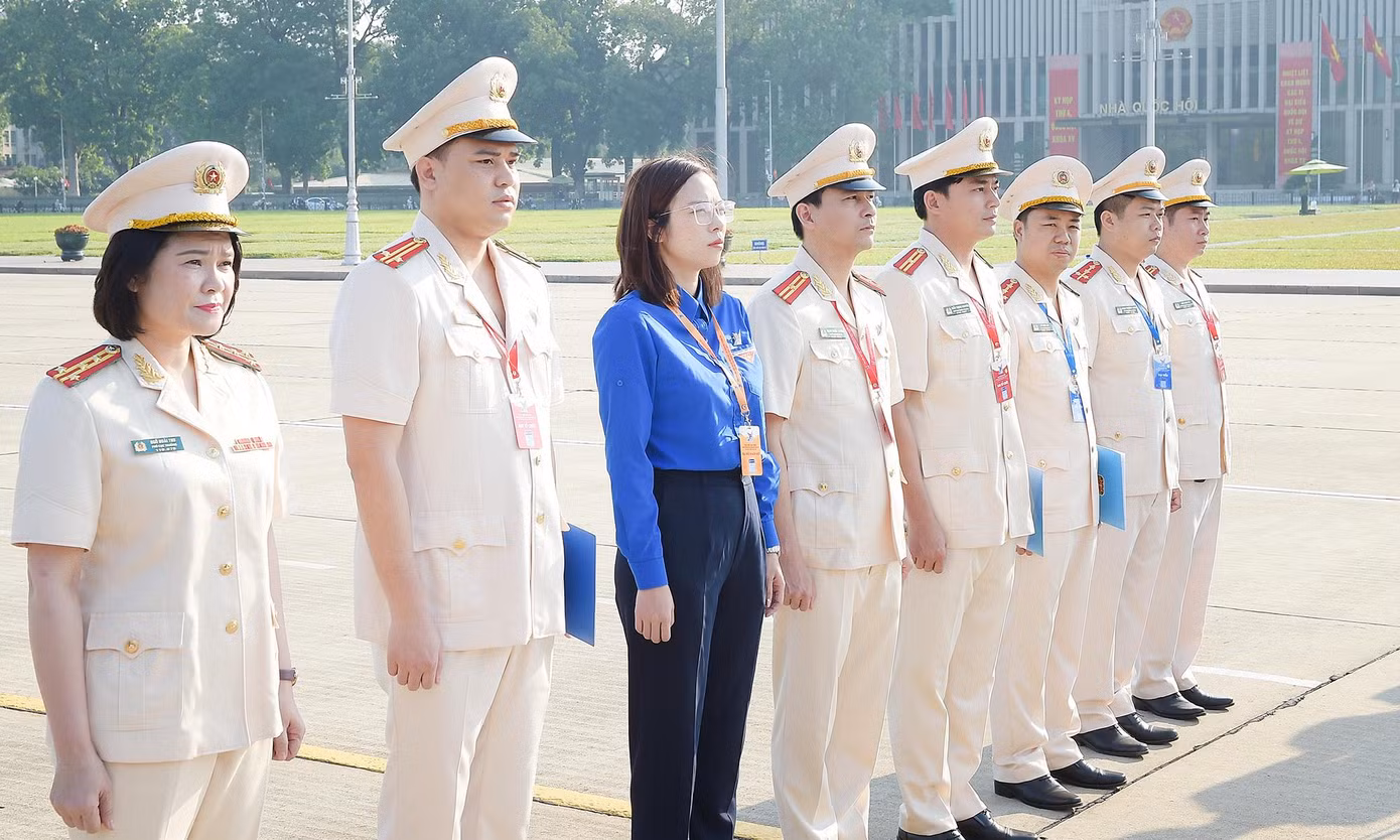 Dự lễ báo công có Đại tá Ngô Hoài Thu - Phó Cục trưởng Cục Công tác Đảng và Công tác chính trị, Bộ Công an, Phó Ban tổ chức Đại hội; Trung tá Đồng Đức Vũ - Ủy viên Ban Thường vụ Trung ương Đoàn, Bí thư Đoàn Thanh niên Bộ Công an, Phó Ban tổ chức Đại hội; đại diện các đơn vị chức năng của Bộ Công an, ban chuyên môn của Trung ương Đoàn; cán bộ Đoàn, Bí thư Đoàn Thanh niên Công an các đơn vị, địa phương.