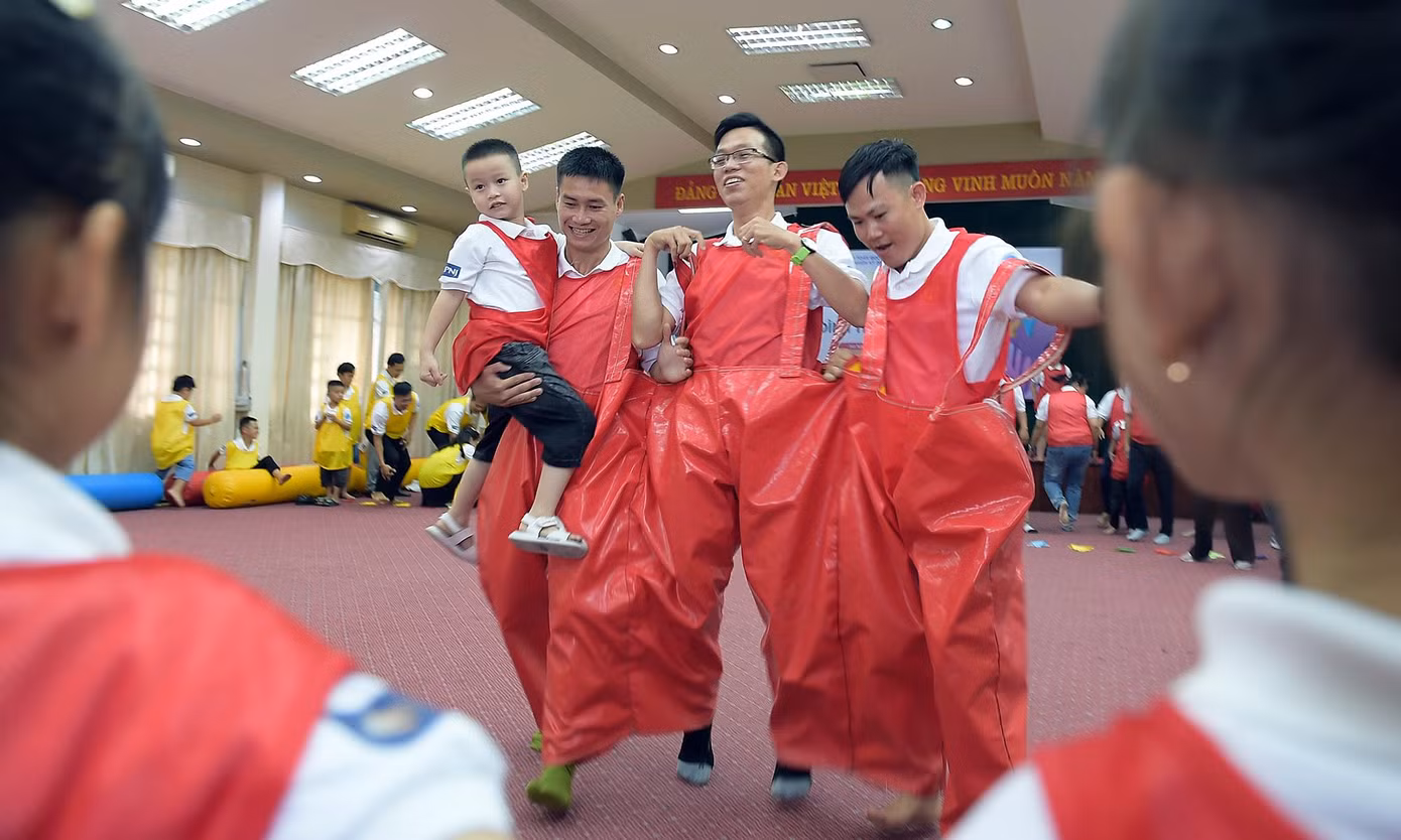 Các gia đình đã có những hoạt động gắn kết, sôi nổi. Ảnh: Xuân Tùng