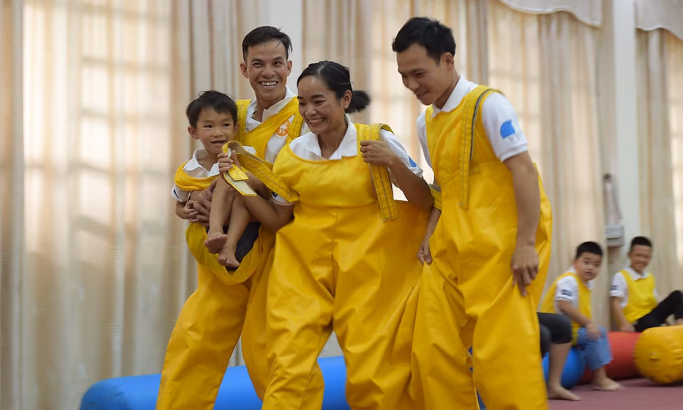 Các gia đình đã có những hoạt động gắn kết, sôi nổi. Ảnh: Xuân Tùng