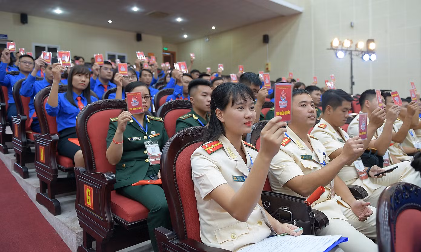 Các đại biểu biểu quyết các nội dung tại Đại hội. Ảnh: Xuân Tùng
