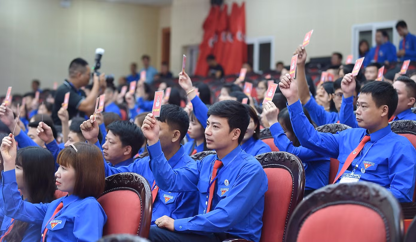 Các đại biểu biểu quyết các nội dung tại Đại hội. Ảnh: Xuân Tùng
