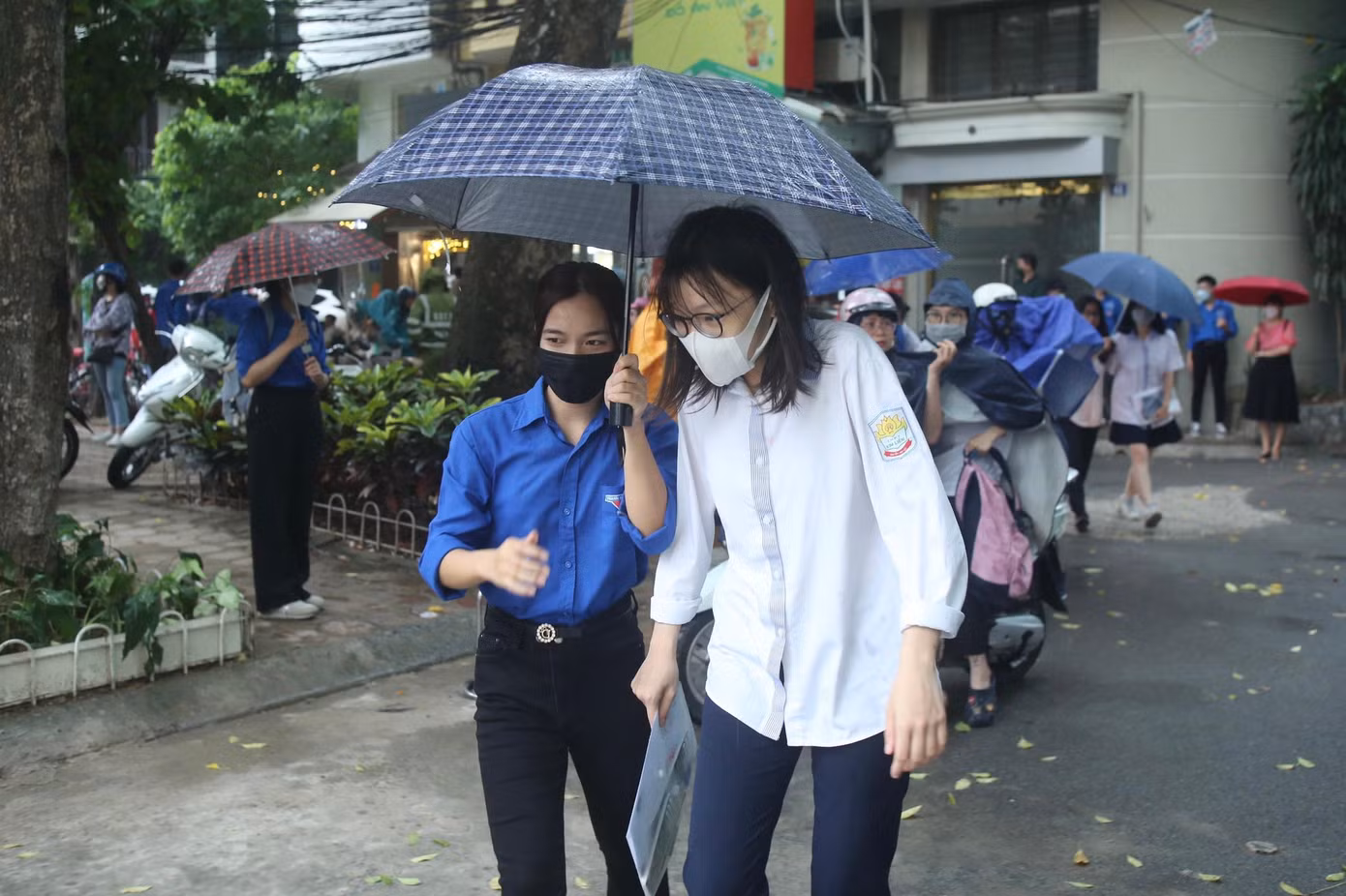 Sự tận tình của hơn 30 tình nguyện viên giúp thí sinh bớt áp lực.