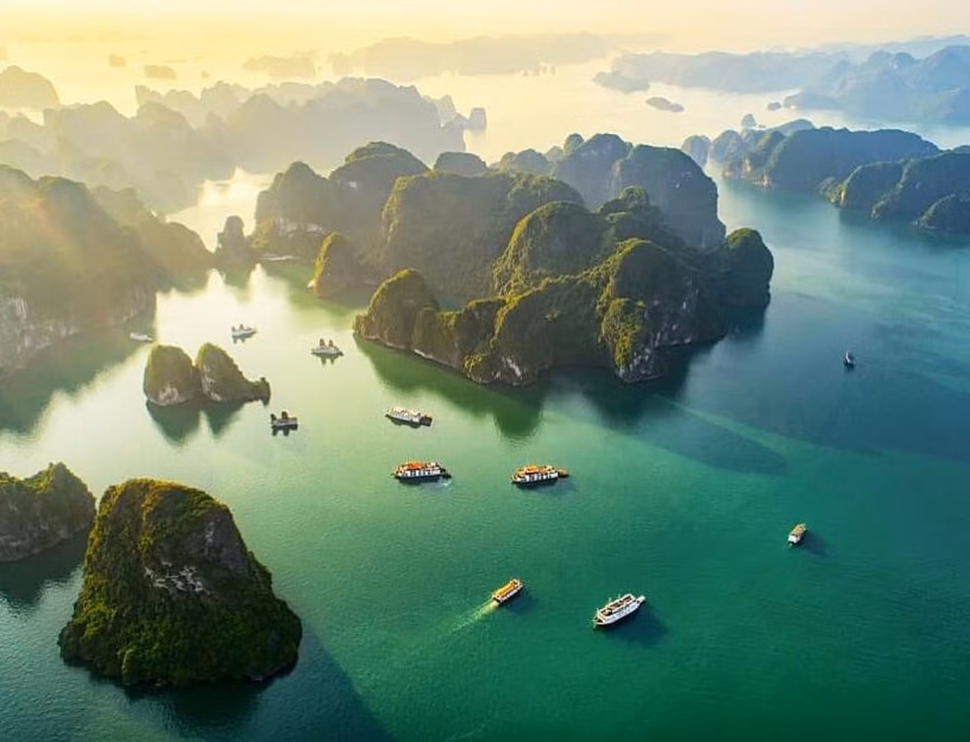 Vịnh Hạ Long là một trong những điểm đến thiên nhiên hút khách nhất Đông Nam Á (nguồn: Báo Quảng Ninh).