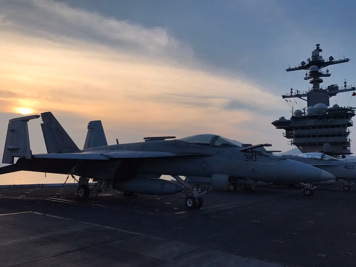 Cận cảnh kho vũ khí 'khủng' trên tàu sân bay USS Carl Vinson ở Đà Nẵng ảnh 7