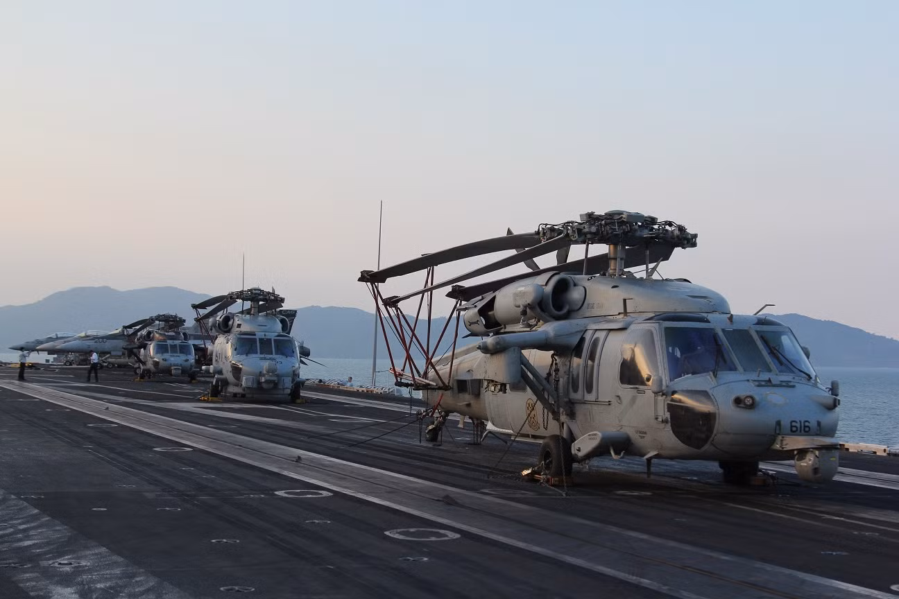 Cận cảnh kho vũ khí 'khủng' trên tàu sân bay USS Carl Vinson ở Đà Nẵng ảnh 10