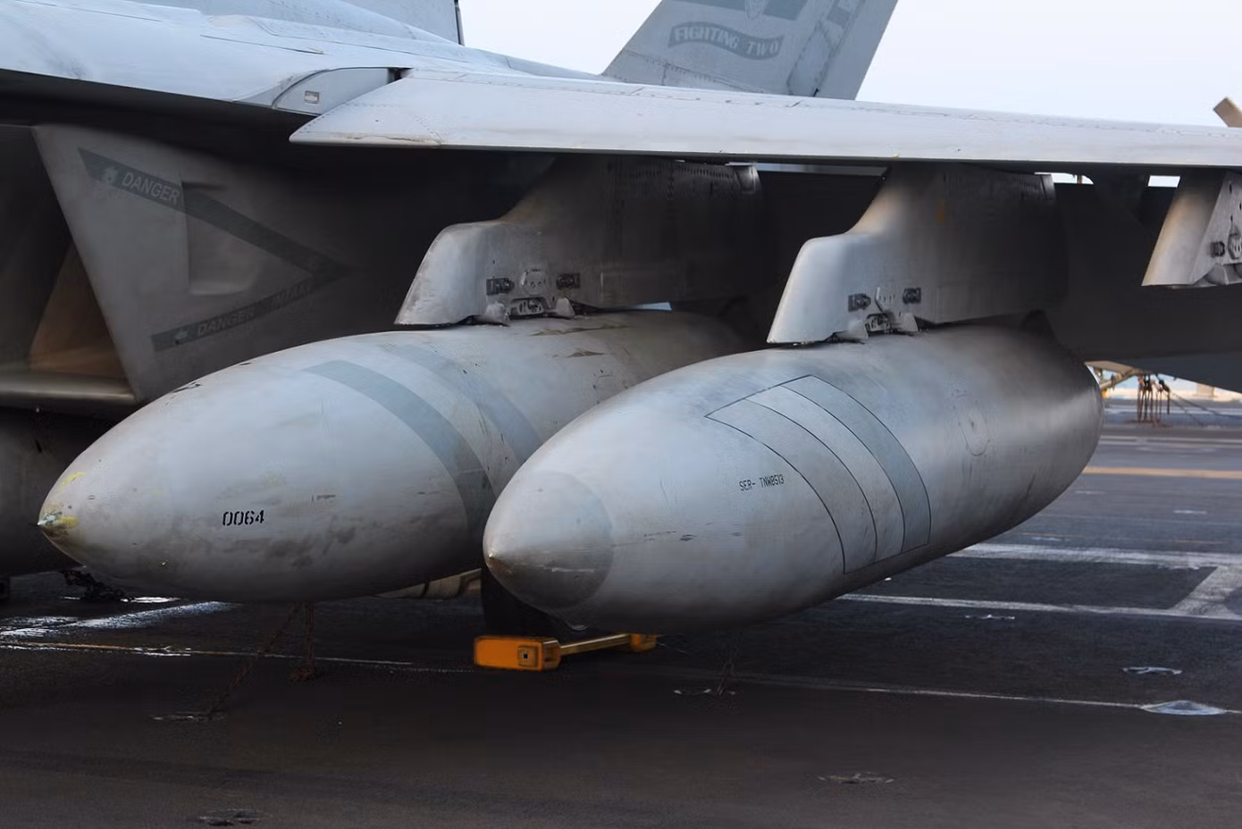 Cận cảnh kho vũ khí 'khủng' trên tàu sân bay USS Carl Vinson ở Đà Nẵng ảnh 3