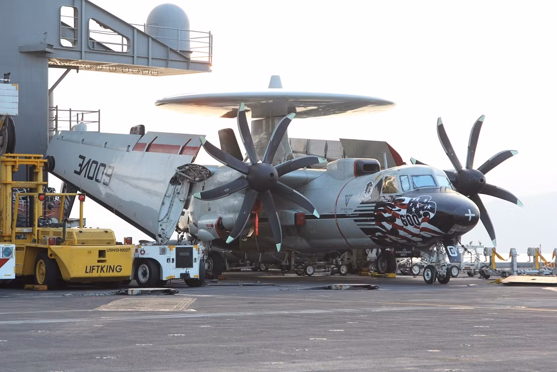 Cận cảnh kho vũ khí 'khủng' trên tàu sân bay USS Carl Vinson ở Đà Nẵng ảnh 2