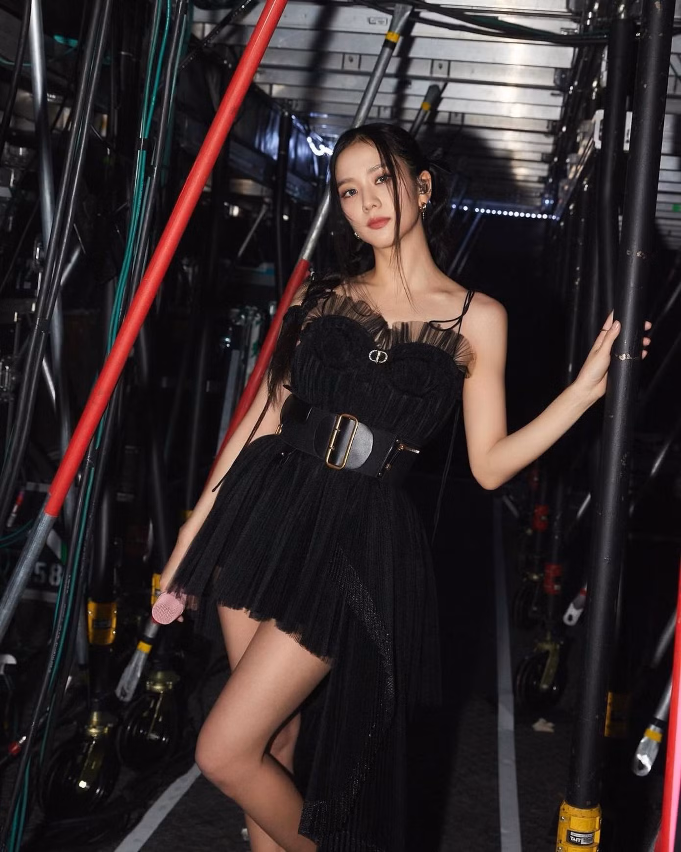 Đến Paris (Pháp), không thể vắng mặt thiết kế của Dior dành cho nàng đại sứ thương hiệu.