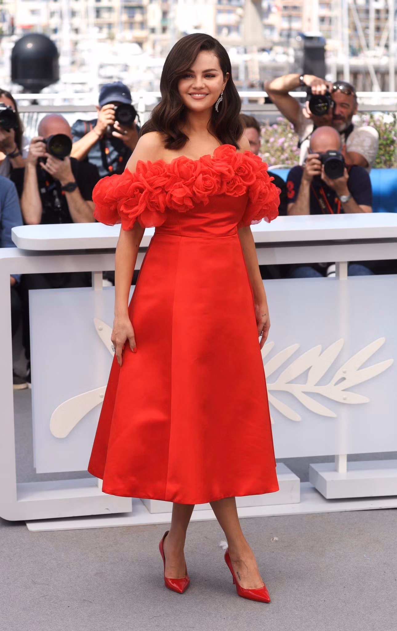 Nữ diễn viên kiêm ca sĩ Selena Gomez tỏa sáng trong ngày công chiếu tác phẩm mới nhất của cô - Emilia Perez. Bộ phim này nhận được tràng pháo tay dài 9 phút tại buổi ra mắt.