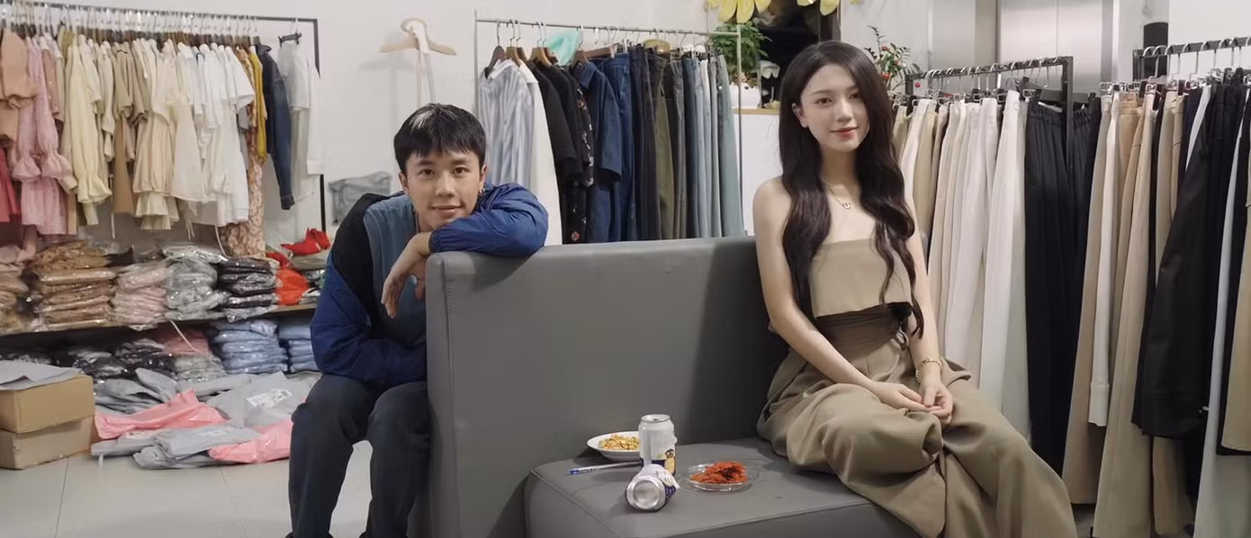 Phân đoạn Ngà và Chải nhận được phản ứng tích cực từ khán giả. Nhiều bình luận đánh giá cao diễn xuất của Thùy Dương, cho rằng cô nổi bật không kém nữ chính. Trước đó, việc tình tiết bộ phim Đi giữa trời rực rỡ kéo dài, nội dung ngày càng lê thê khiến người xem khó chịu. Hơn thế, thiết lập tính cách của nữ chính Pu (Thu Hà Ceri) không còn thông minh, cá tính như thời ở bản. Cô phũ phàng với Chải nhưng niềm nở, vui vẻ bên cạnh chàng thiếu gia Thái (Vương Anh Ole). Diễn xuất của Thu Hà chặng sau bộ phim cũng gây tranh luận. Vì thế sự xuất hiện của Thùy Dương nhanh chóng khiến khán giả xoay chiều.