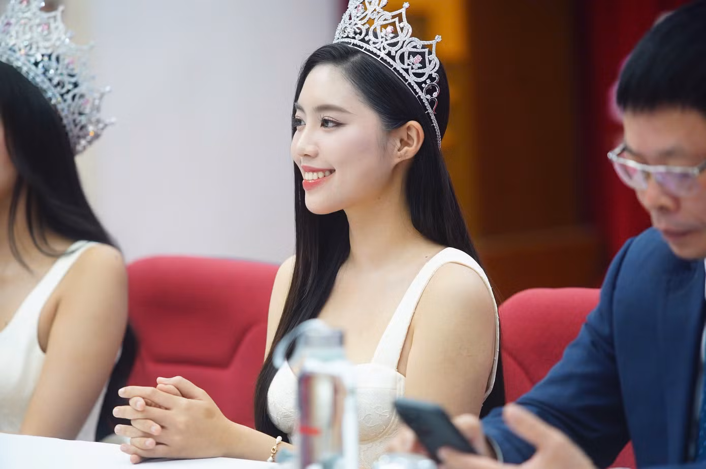 Á hậu 1 Trần Ngọc Châu Anh chia sẻ Hoa hậu Việt Nam là bước đệm quý giá để cô hoàn thiện bản thân.