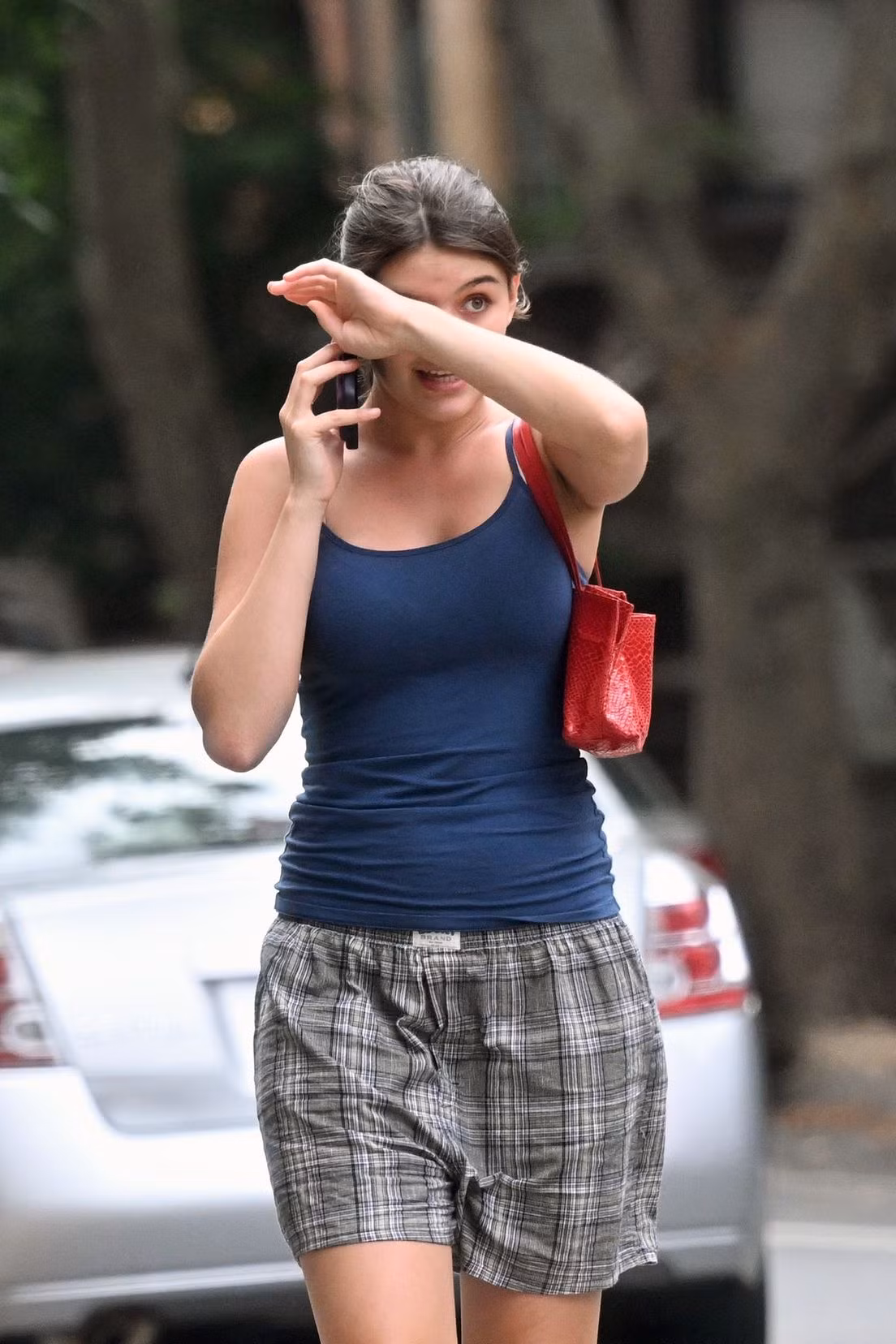 Suri Cruise khóc nức nở trên đường phố New York. Ảnh: Profimedia. Suri Cruise khóc nức nở trên đường phố New York. Ảnh: Profimedia.