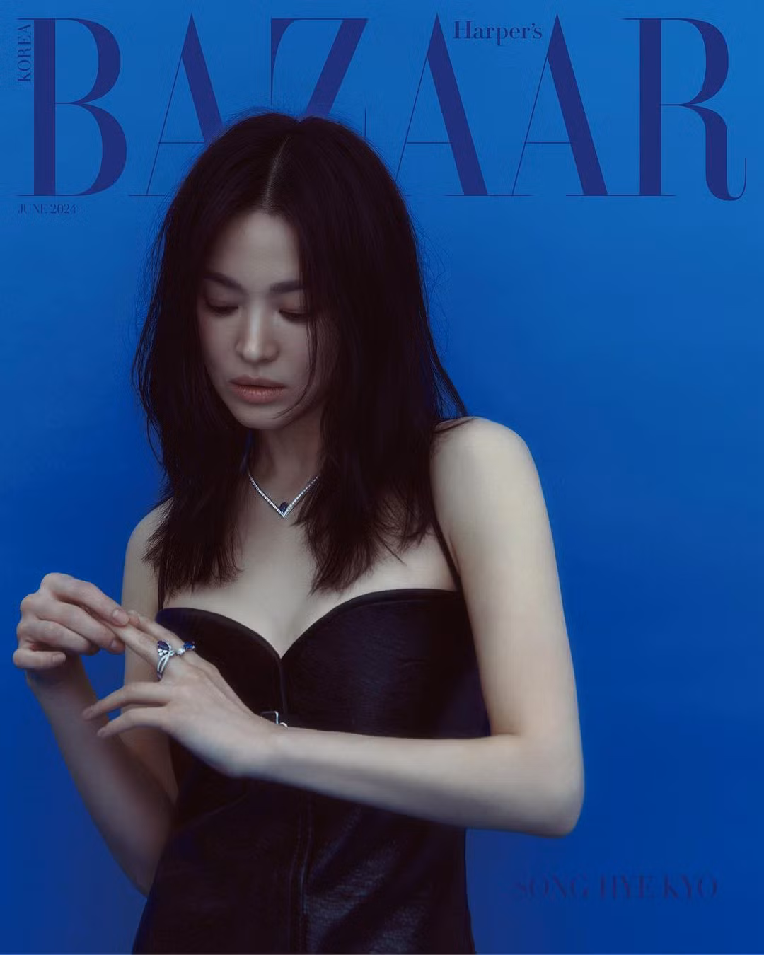 Hình ảnh mới nhất của Song Hye Kyo trên tạp chí Harper's Bazaar.