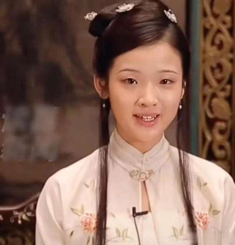 Trương Miểu Di bị chê "phá" vai kinh điển Lâm Đại Ngọc trong Hồng Lâu Mộng bản điện ảnh.
