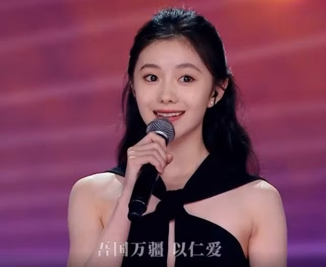 Nhiều nghệ sĩ Trung Quốc bị bóc mẽ việc hát nhép trong đêm nhạc.