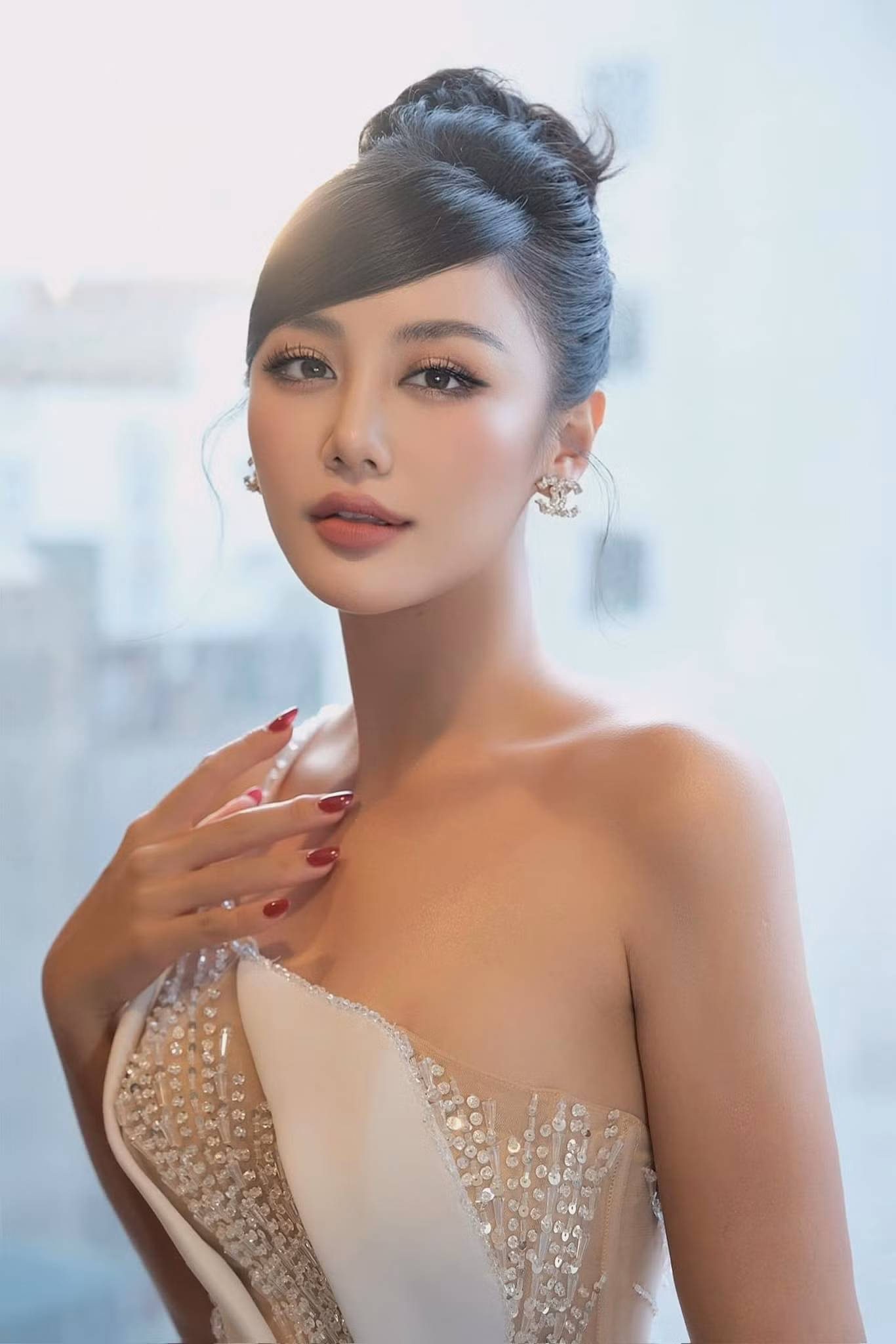 Phương Linh xin lỗi Văn Mai Hương vì sử dụng ca khúc của đồng nghiệp chưa xin phép, đồng thời đưa ra cách giải quyết nhưng cách hành văn của cô bị nhận xét thiếu chuyên nghiệp.