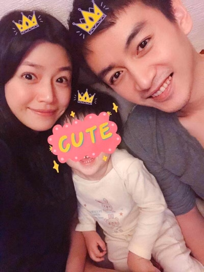 Tháng 7/2019, rộ tin Trần Hiểu vì giận vợ mà gửi con trai về quê cho bố mẹ chăm sóc, trong khi Trần Nghiên Hy bận rộn với công việc. Tuy nhiên, phía nam diễn viên phủ nhận.