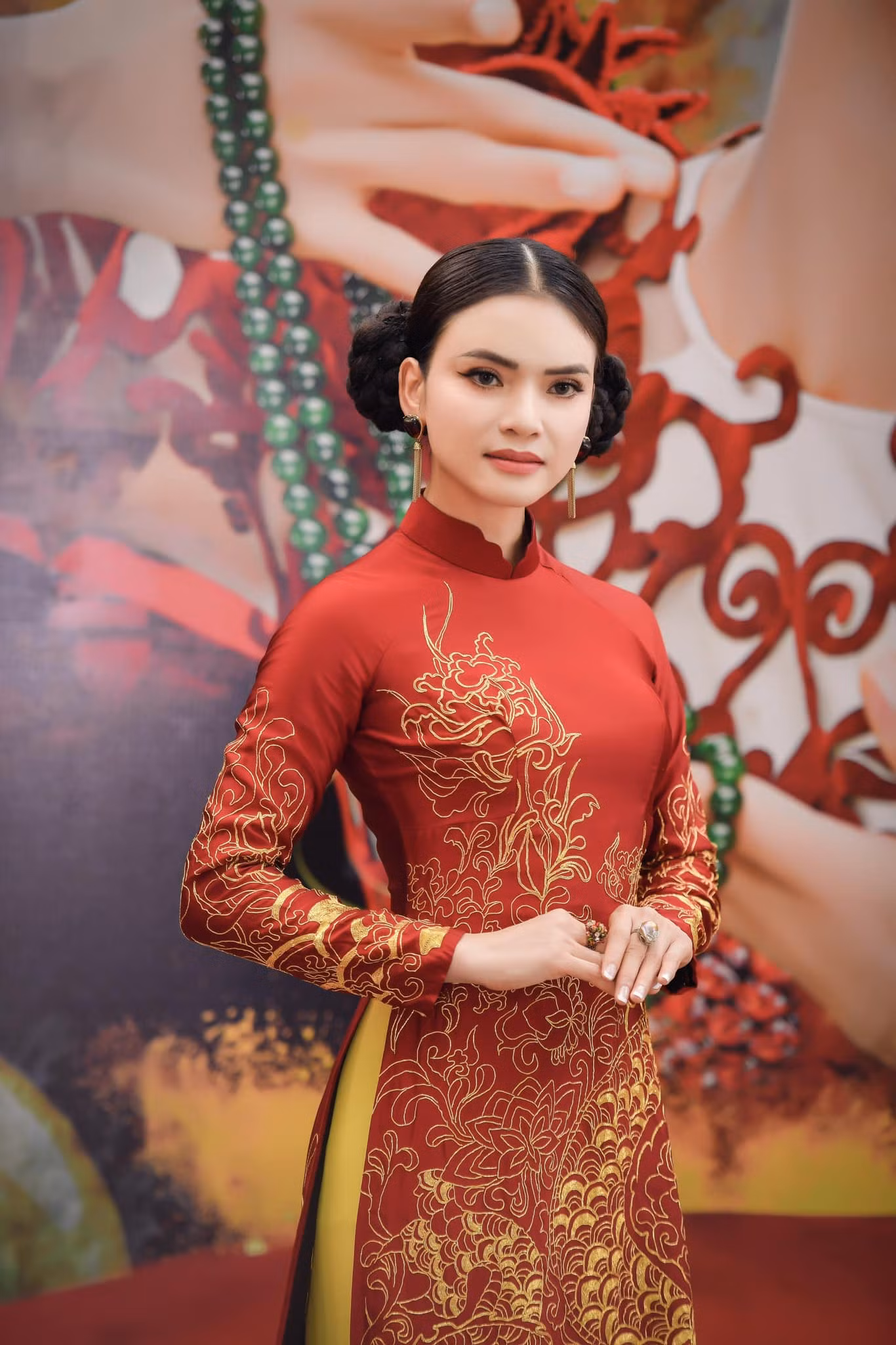 NSƯT Phương Thảo có tên trong danh sách được phong tặng danh hiệu Nghệ sĩ Nhân dân (NSND) lần thứ 10, theo quyết định số 1431/QĐ-CTN do Chủ tịch nước Võ Văn Thưởng ký ngày 28/11. Ở tuổi 41, cô trở thành ca sĩ trẻ nhất được phong tặng danh hiệu này.