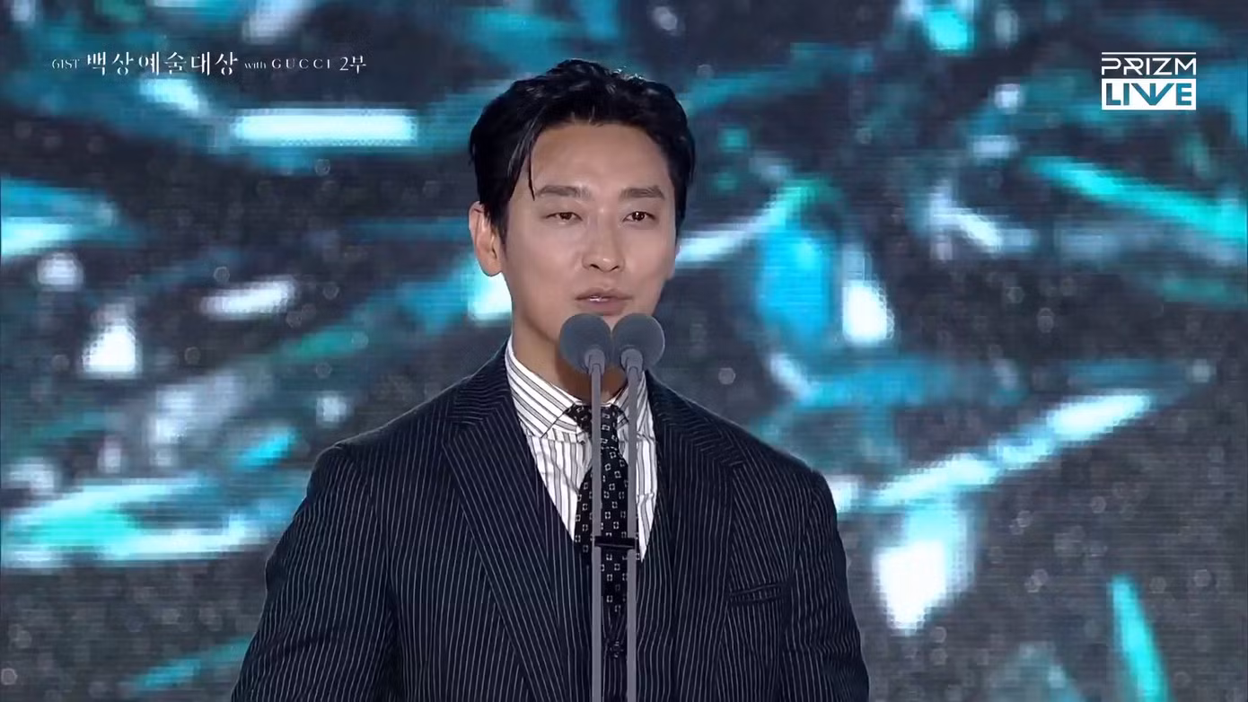 "Thị đế" Ju Ji Hoon (trái) và "thị hậu" Kim Tae Rin thắng giải Nam/nữ diễn viên xuất sắc nhất mục phim truyền hình.