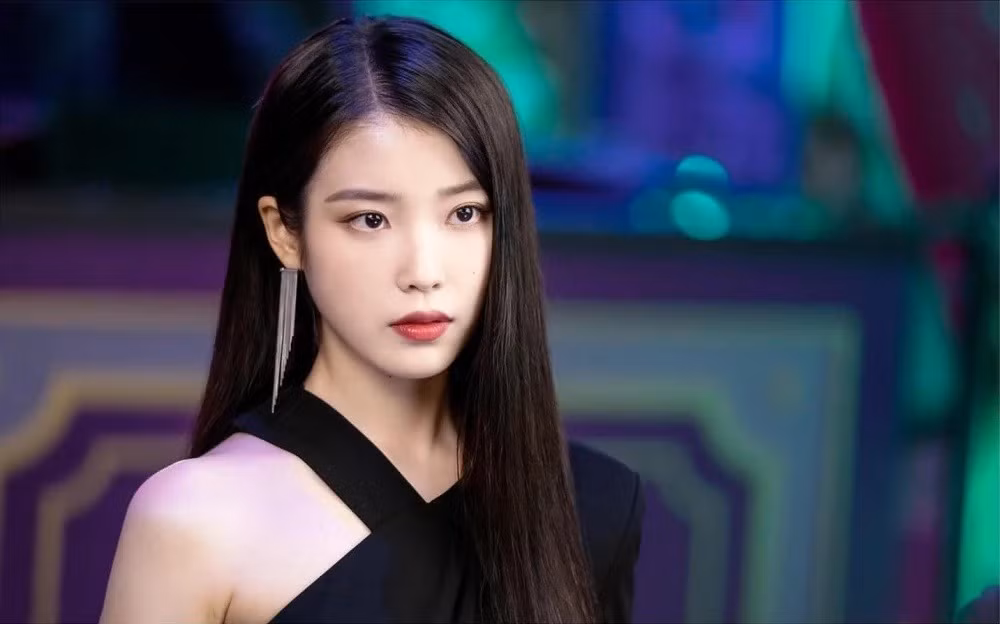 IU bị lôi vào ồn ào, song những chia sẻ từ Kira chưa được kiểm chứng, gây ảnh hưởng đến danh tiếng của ca sĩ.