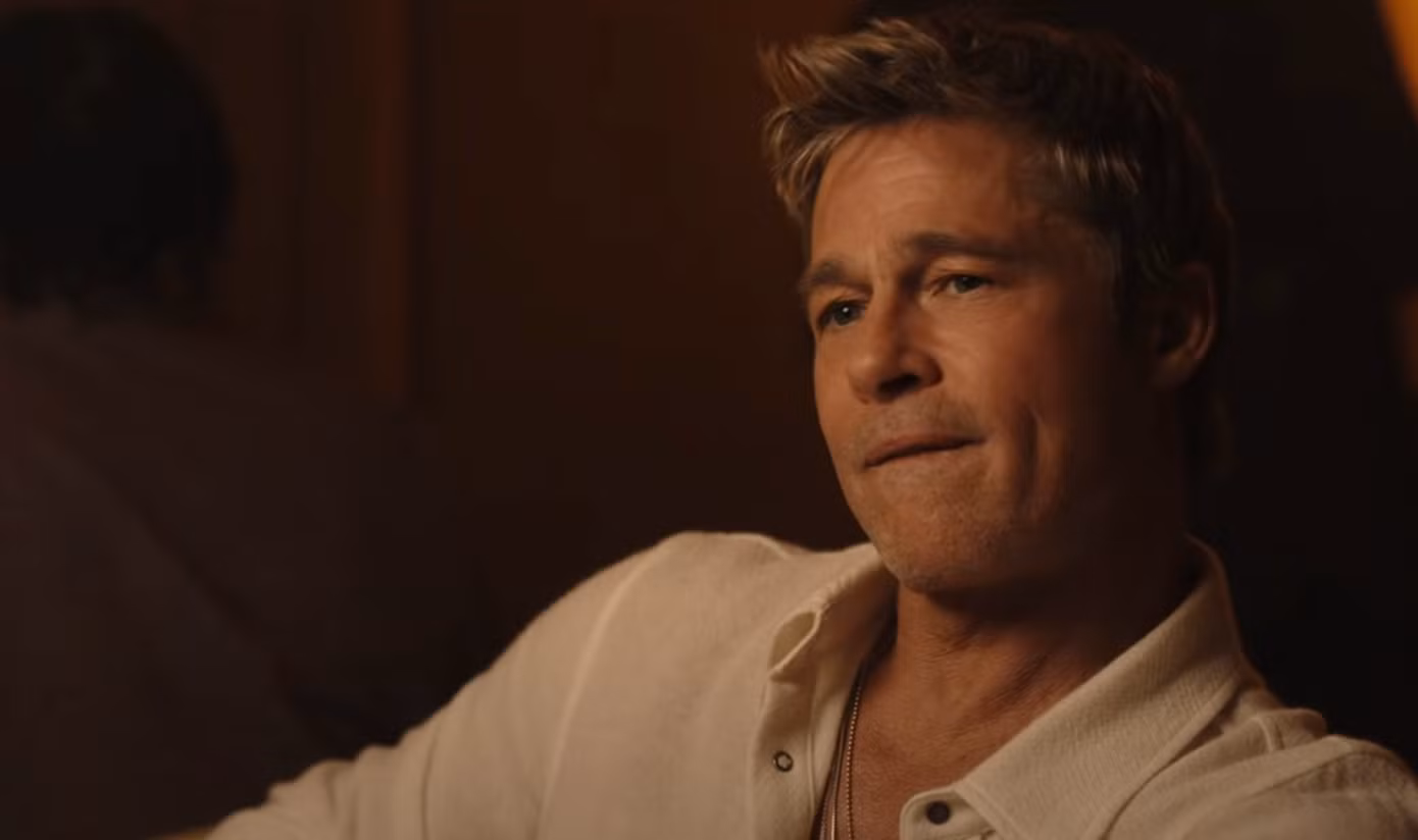 Phân cảnh từ bộ phim về đường đua F1 có sự xuất hiện của tài tử Brad Pitt xuất hiện trong MV của Rosé.