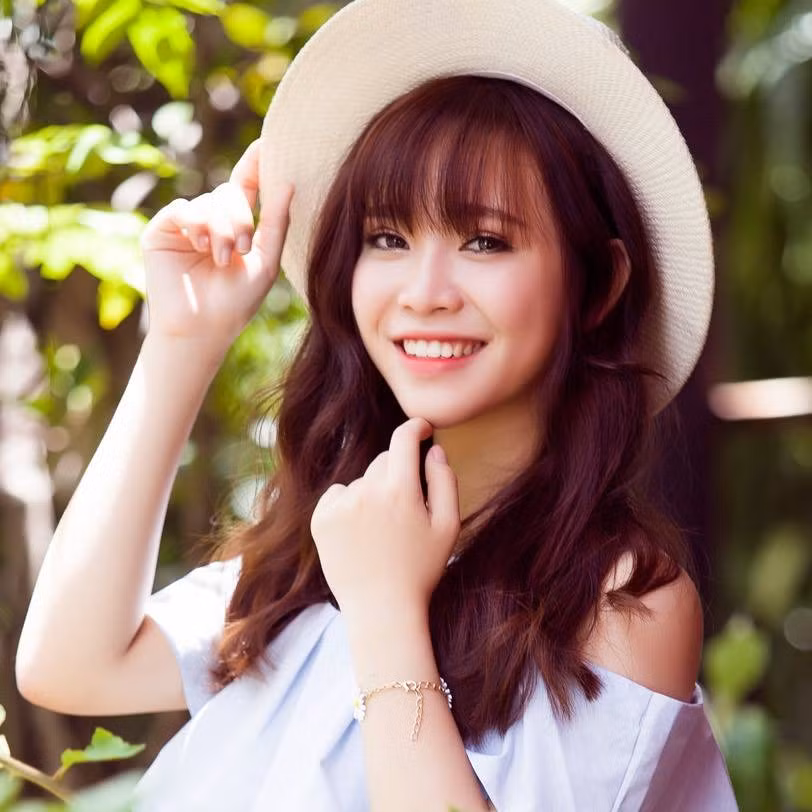 Bảo Uyên thay đổi phong cách, ra nhiều nhạc song vẫn chìm nghỉm. Bảo Uyên thay đổi phong cách, ra nhiều nhạc song vẫn chìm nghỉm.
