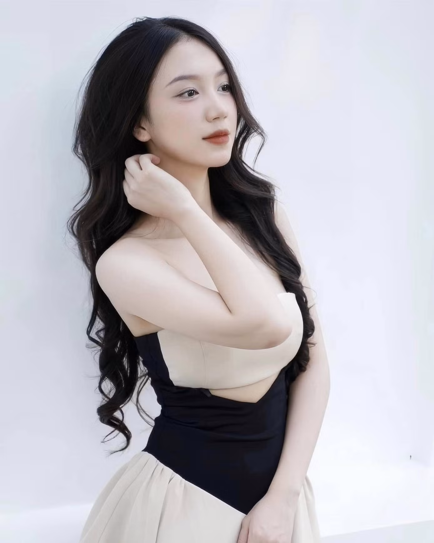Tuy chưa có nhiều sản phẩm trên màn ảnh nhỏ, Thùy Dương có cơ hội thử sức với các vai diễn khác biệt và đều được khán giả đánh giá khá tốt về diễn xuất. Ngoại hình sáng cũng là điểm mạnh giúp diễn viên trẻ tự tin hơn trong quá trình casting sau này.