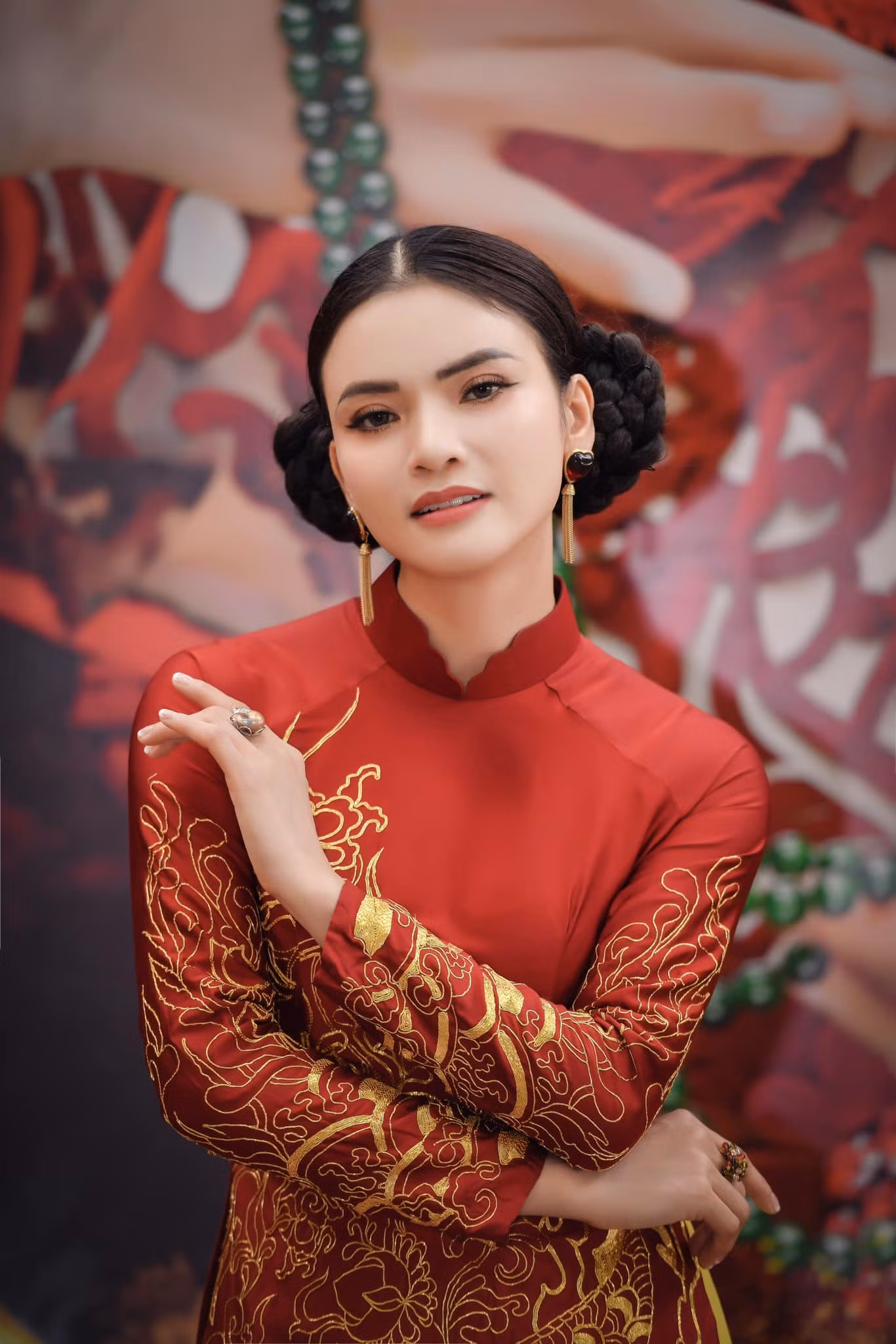 NSƯT Phương Thảo có tên trong danh sách được phong tặng danh hiệu Nghệ sĩ Nhân dân (NSND) lần thứ 10, theo quyết định số 1431/QĐ-CTN do Chủ tịch nước Võ Văn Thưởng ký ngày 28/11. Ở tuổi 41, cô trở thành ca sĩ trẻ nhất được phong tặng danh hiệu này.