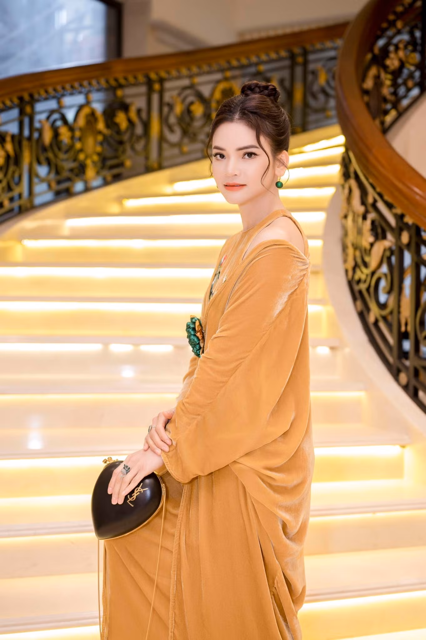 Những sản phẩm âm nhạc của nữ ca sĩ được đầu tư chỉn chu như MV Dọc ngang đò tình, Mười đóa sen thơm, Chút tình gửi em… Những năm gần đây, cô xuất hiện nhiều trong vai trò giám khảo chuyên môn giải thưởng âm nhạc, nghệ thuật lớn, tiêu biểu là giải Sao Mai 2023.