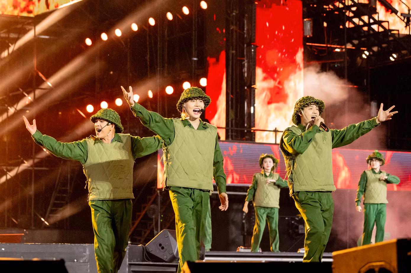 Concert ATVNCG hút 20.000 khán giả tham dự.