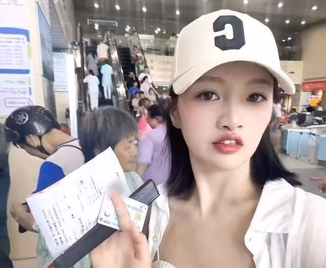 Người mẫu Xuân Mai được 163 đưa tin đã qua đời.