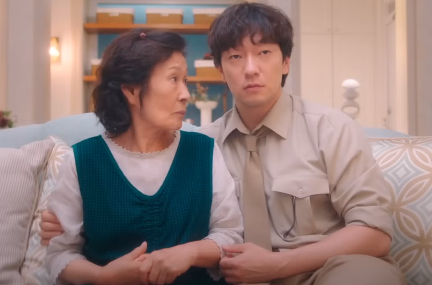 Kim Hye Ja (trái) và Son Suk Ku - hai diễn viên cách nhau 42 tuổi - đóng vợ chồng trong Heavenly ever after.