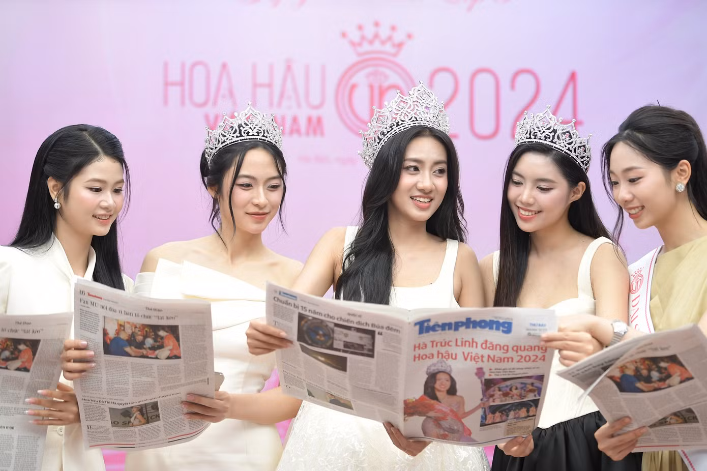 “Từ nay, chúng ta là người một nhà”.