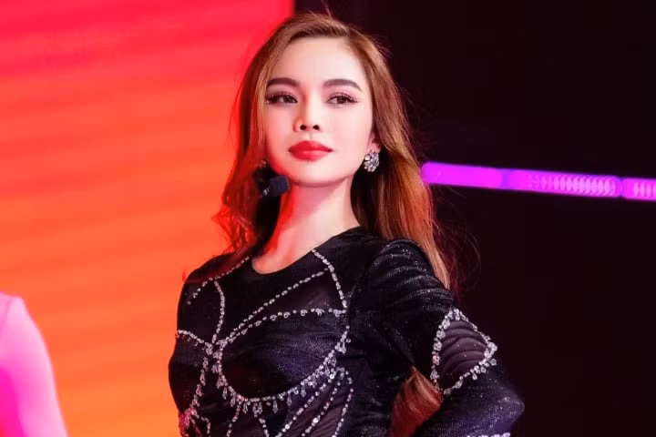 Yến Trang (trái) và Giang Hồng Ngọc được khán giả đánh giá cao về kỹ năng nhưng đều sớm ra về.