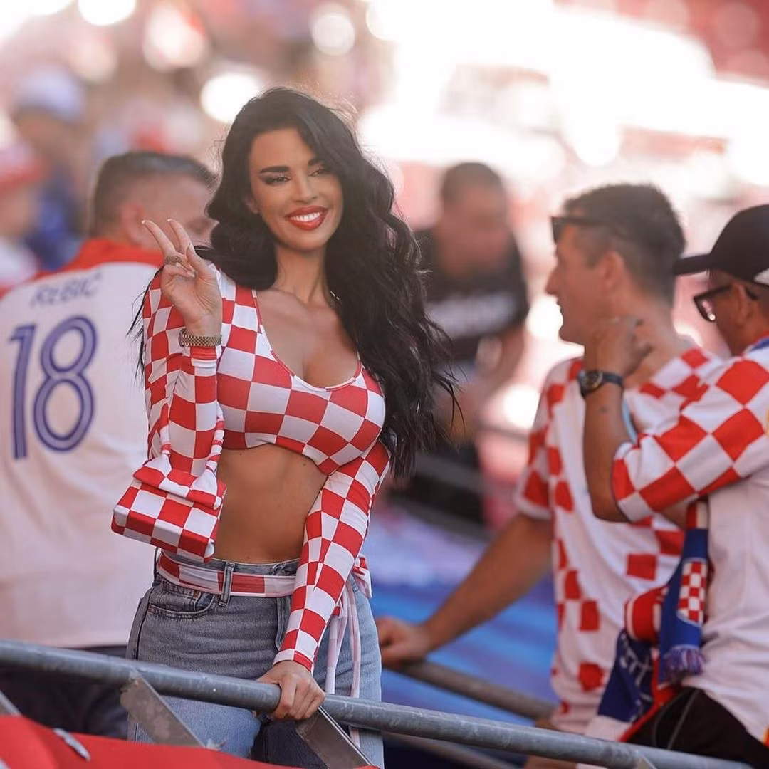 Ivana Knoll hút tương tác nhờ những hình ảnh gợi cảm trên khán đài các trận bóng tại Euro 2024. Ảnh: Instagram.