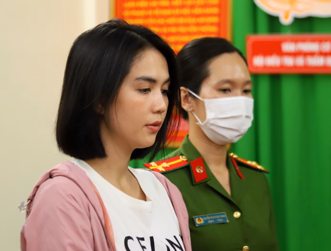 Ngọc Trinh tại cơ quan công an.