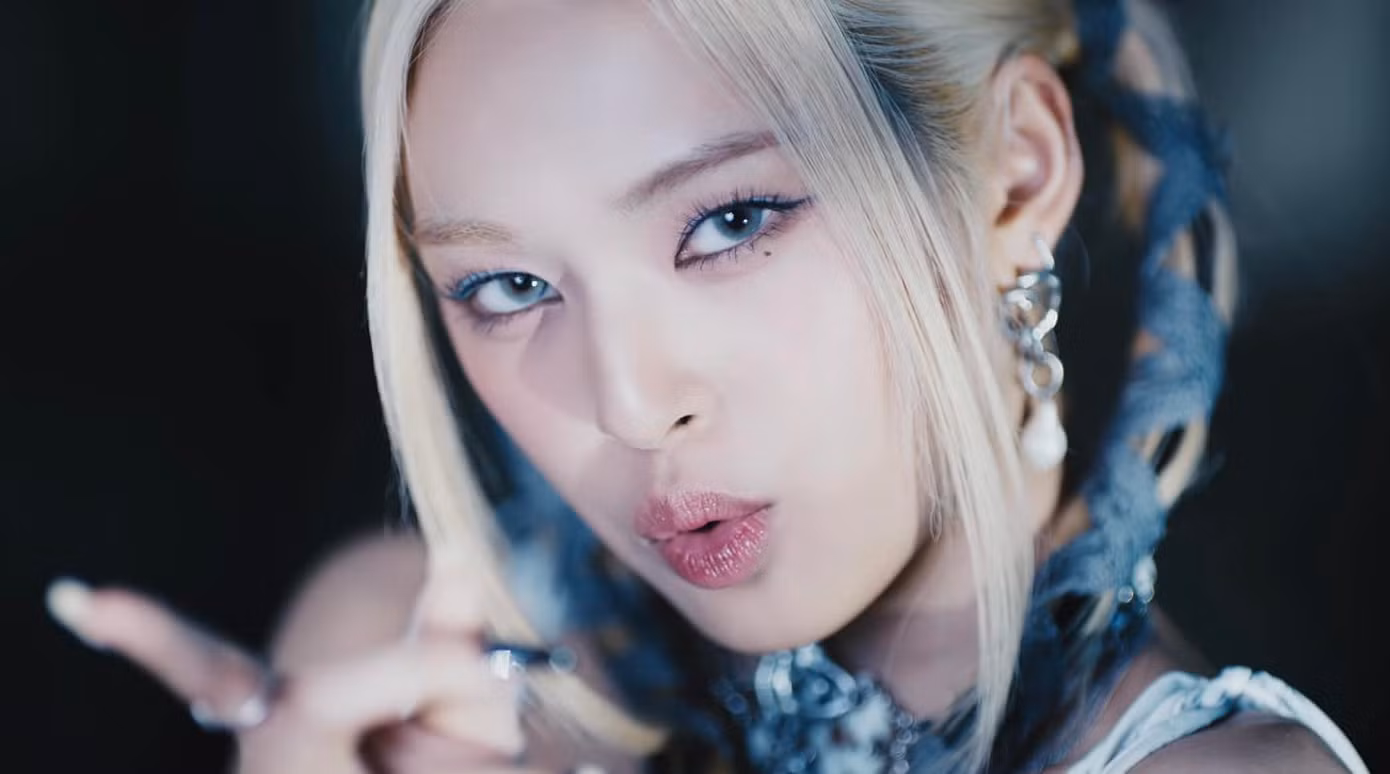 YG vẫn để "gà nhà" theo đuổi hình tượng girl crush bất chấp các nhóm thế hệ thứ tư có nhiều hình ảnh khác biệt, hợp thời.