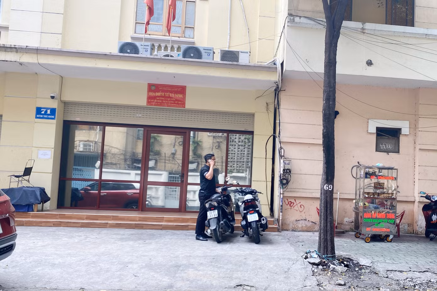 Trụ sở đóng phạt nguội của Cục CSGT trên đường Huỳnh Thúc Kháng, phường Bến Thành (quận 1) không xuất hiện "cò" chèo kéo người đi đóng phạt (Ảnh: An Huy).