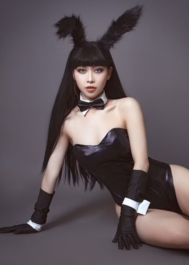 Bảo Uyên thay đổi phong cách, ra nhiều nhạc song vẫn chìm nghỉm. Bảo Uyên thay đổi phong cách, ra nhiều nhạc song vẫn chìm nghỉm.