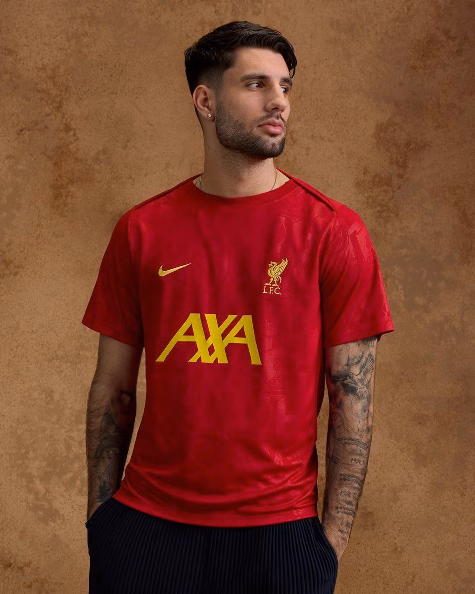Sau khi gây ấn tượng trong thời gian đầu sự nghiệp ở Anfield, Szoboszlai đã phải trải qua nửa sau khó khăn của mùa giải. Cầu thủ 23 tuổi chỉ đá chính một trong sáu trận đấu cuối tại Premier League. Anh nhận thức được phải cải thiện lối chơi dưới thời kỳ tân HLV Arne Slot: “Tôi vừa kết thúc một mùa giải khó khăn. Nhưng vì đây là lần đầu đến Premier League nên tôi không hài lòng với màn trình diễn của mình, mặc dù tôi chắc chắn muốn có một mùa giải tốt hơn vào năm sau”.