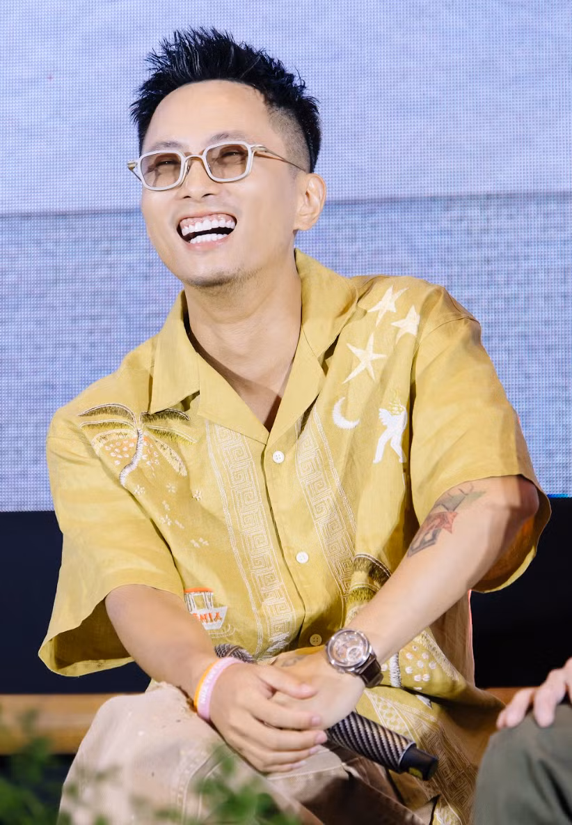 4 nam nghệ sĩ từ chương trình Anh trai vượt ngàn chông gai là thành viên chính của Gia đình Haha.