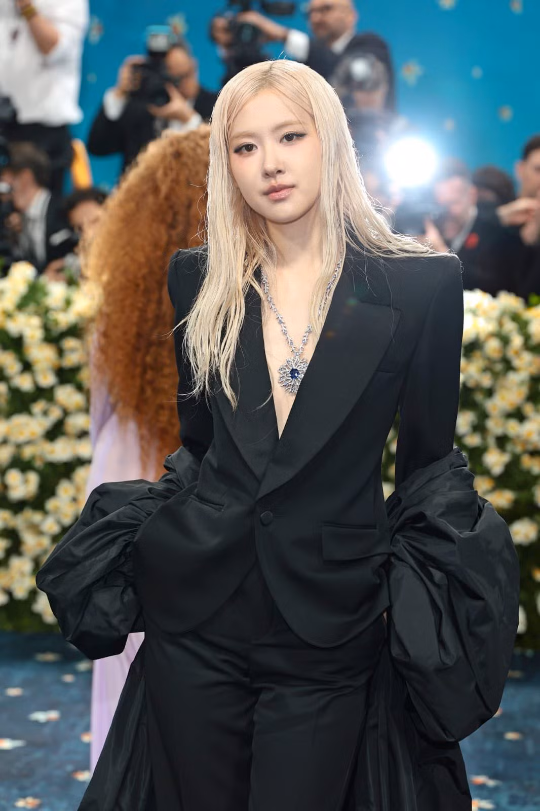 Jennie, Rosé (phải) xuất hiện tại Met Gala 2025. Ảnh: Getty.