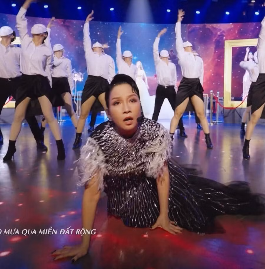 Khi diva Mỹ Linh trở thành "meme" trên mạng xã hội.