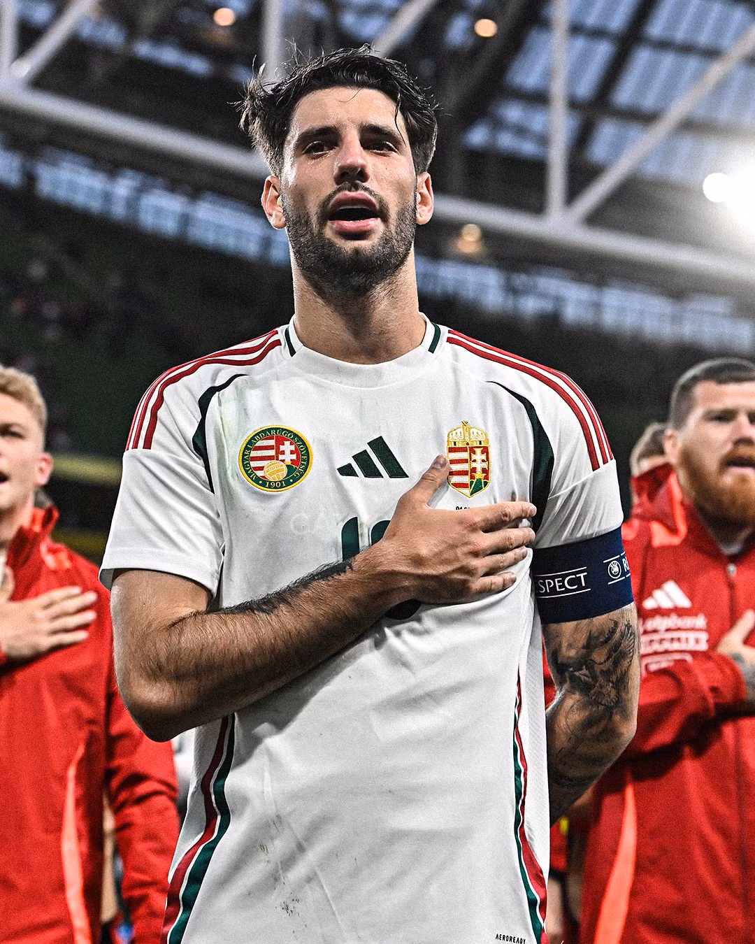 Dominik Szoboszlai trở thành đội trưởng trẻ nhất trong lịch sử Euro khi mới 23 tuổi. Tiền vệ Liverpool ra quân cùng tuyển Hungary tại bảng A và để thua 1-3 trước Thụy Sĩ. Anh có cú treo bóng chính xác để Barnabas Varga đánh đầu cận thành, rút ngắn cách biệt nhưng chưa thể giúp Hungary có được chiến thắng.