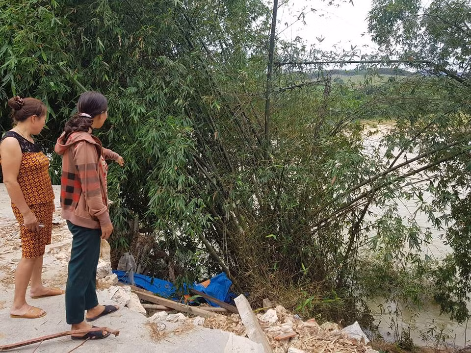 Hàng chục hộ dân Nghệ An sống bên 'miệng hà bá' ảnh 4