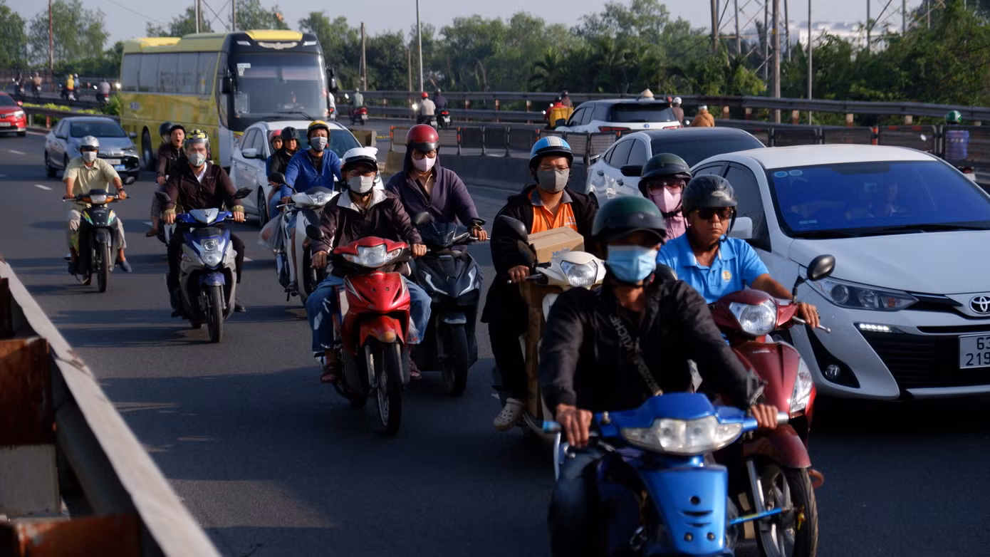 Trong khoảng ngày 28 - 29/1 (29 tháng Chạp và mùng 1 Tết Nguyên đán Ất Tỵ), dưới sự ảnh hưởng bởi không khí lạnh tăng cường, thời tiết TPHCM sẽ se lạnh về đêm và sáng sớm, nhiệt độ thấp nhất từ 20 - 21 độ C. Ảnh minh họa: Hữu Huy Trong khoảng ngày 28 - 29/1 (29 tháng Chạp và mùng 1 Tết Nguyên đán Ất Tỵ), dưới sự ảnh hưởng bởi không khí lạnh tăng cường, thời tiết TPHCM sẽ se lạnh về đêm và sáng sớm, nhiệt độ thấp nhất từ 20 - 21 độ C. Ảnh minh họa: Hữu Huy