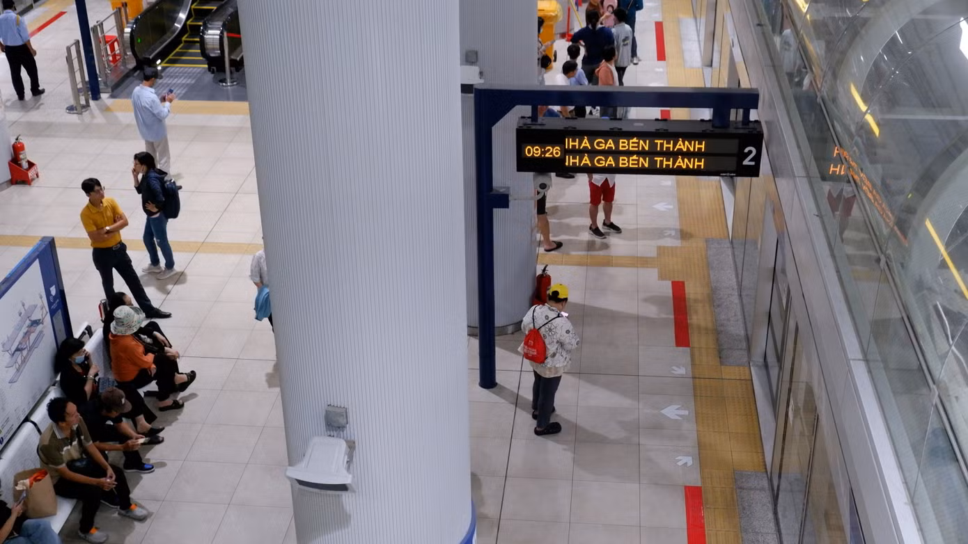 Một số thời điểm, khu vực dưới nhà ga rất thông thoáng.